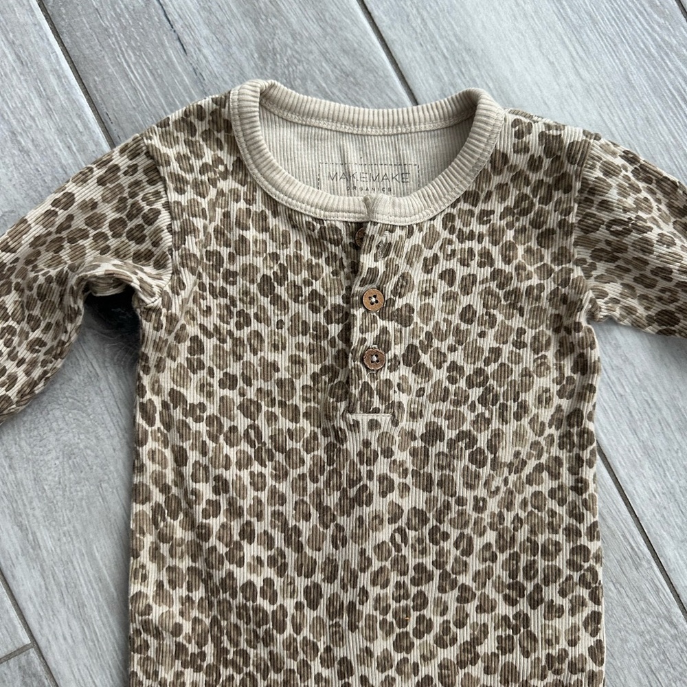MakeMake Animal print Baby onsie 6-12mo